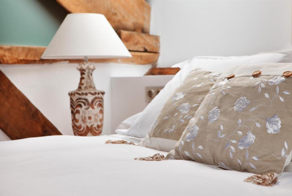 La Casona Del Viajante - Adults Only Hotell Villabajo Rum bild